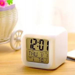 Relógio Cubo Luz LED Muda de Cor, Despertador, Data e Termômetro Fornecedor de Atacado para Lojista Revenda Caixa Fechada