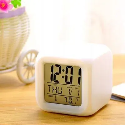 Relógio Cubo Luz LED Muda de Cor, Despertador, Data e Termômetro Fornecedor de Atacado para Lojista Revenda Caixa Fechada